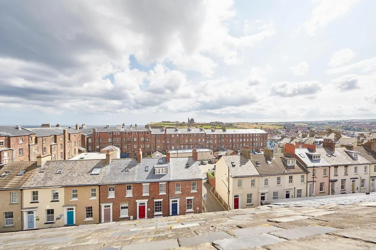 Host & Stay - The Loft Whitby Apartment