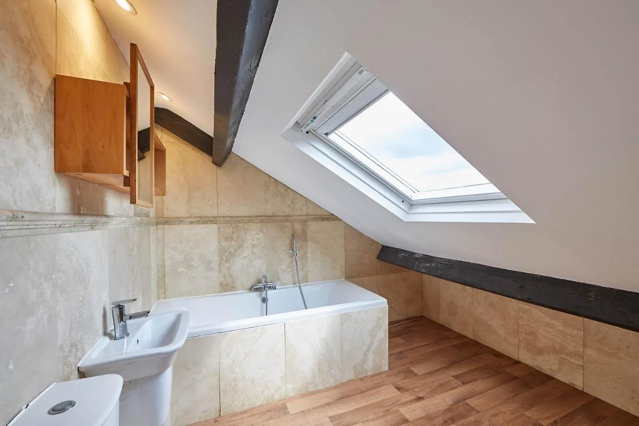 Host & Stay - The Loft Whitby Apartment
